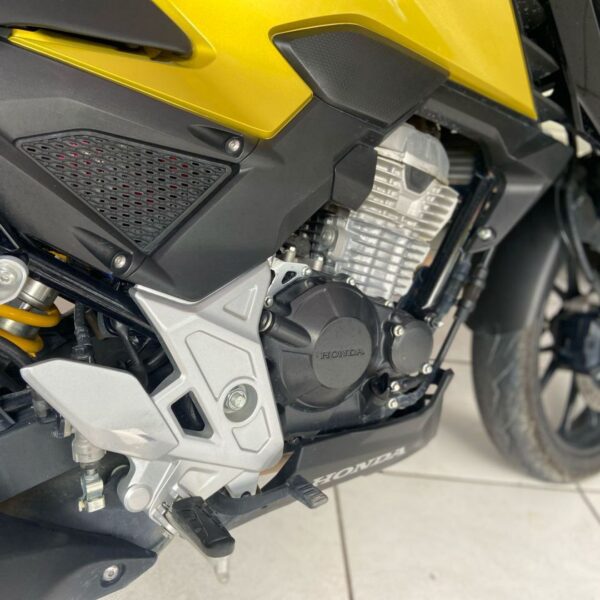 Moto Honda CB 300F Twister ABS 2024 Dourada em São Gonçalo - Imagem 6