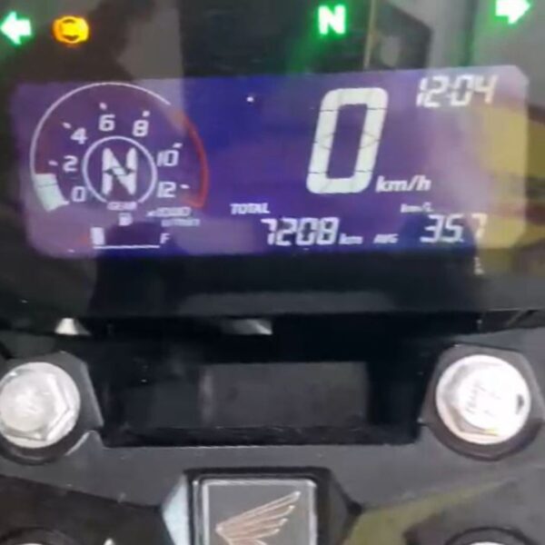 Moto Honda CB 300F Twister ABS 2024 Dourada em São Gonçalo - Imagem 8