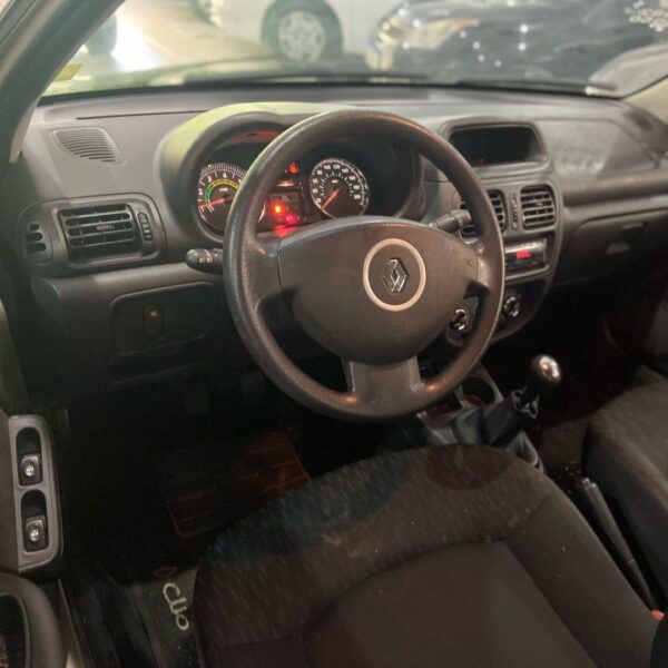 Renault Clio EXP 1.0 Flex 2015 Completo em São Gonçalo - Imagem 9